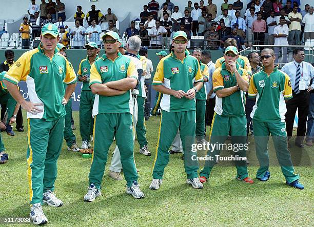 Graeme Smith , Jacques Kallis, Martin van Jaarsveld, Herschelle Gibbs and JP Duminy of South Africa look on during the 5th day of the Second Test...