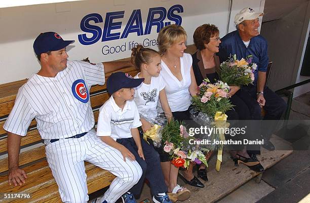 Greg Maddux of the Chicago Cubs and his wife Kathy look up at a new News  Photo - Getty Images
