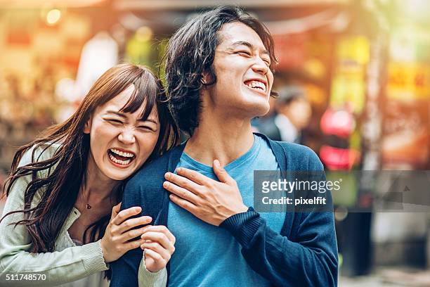 happy japanische paar - japanischer abstammung stock-fotos und bilder