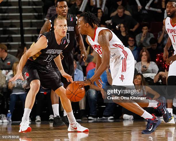 Jaron Johnson of the Rio Grande Valley Vipers dribbles the ball against the Idaho Stampede at CenturyLink Arena on February 20, 2016 in Boise, Idaho....