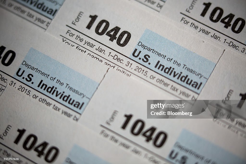 1040 Forms and TurboTax Application Illustrations Ahead Of 2015 Tax Season