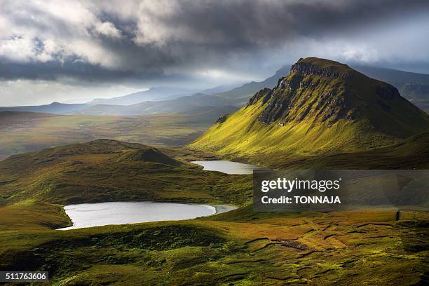 quiraing, isle of skye - highlands escocesas fotografías e imágenes de stock