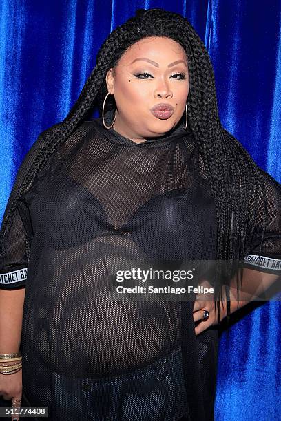 Jiggly Photos and Premium High Res Pictures - Getty Images