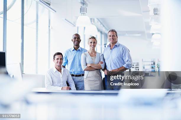 es ist nicht arbeit, wenn sie lieben, was du tust - gruppenfoto stock-fotos und bilder