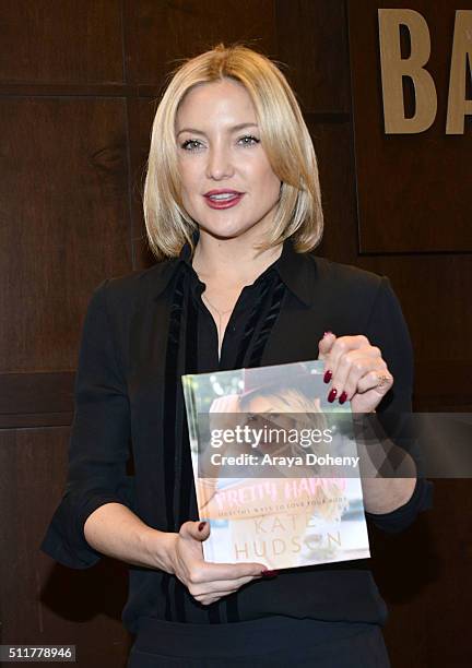 Kate Hudson signs copies of 'Pretty Happy: Healthy Ways To Love Your Body' at Barnes & Noble at The Grove on February 22, 2016 in Los Angeles,...