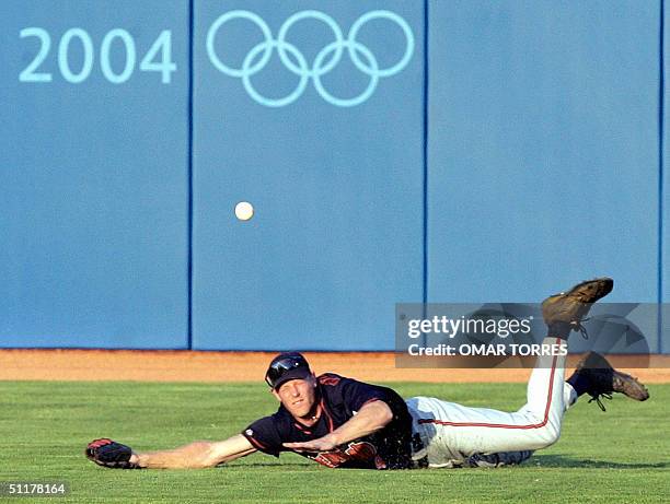 Dutch right-fielder Dirk van 'T Klooster fails to catch a fly ball during the second inning of the preliminary round baseball game against Japan, 16...