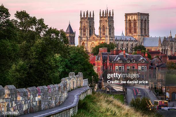 york minster and city wall, england - pared fortificada fotografías e imágenes de stock