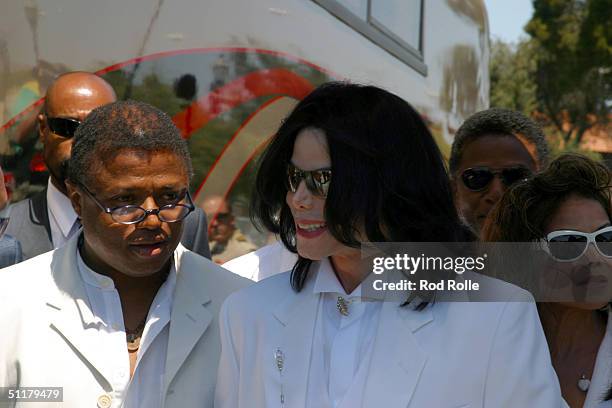 Michael Jackson Brother Randy 2,048 Michael Jackson 2004 Stock Photos, High-Res Pictures, and Images ...