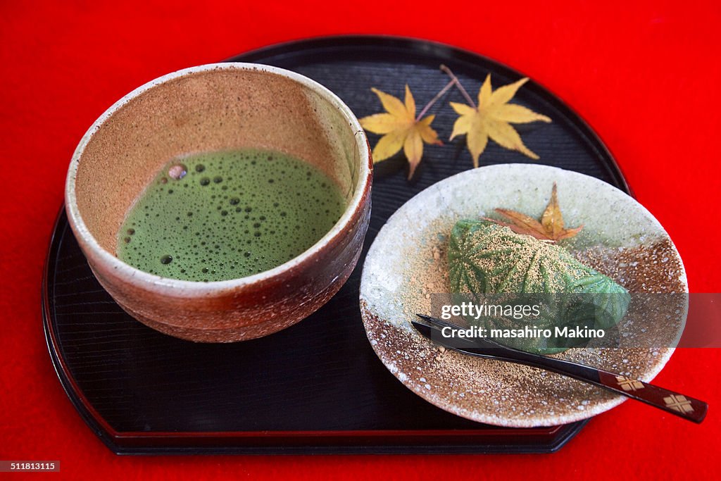 Matcha green tea and kusamochi dumpling