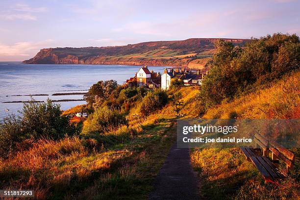 robin hood's bay, yorkshire, england - robin hood's bay imagens e fotografias de stock