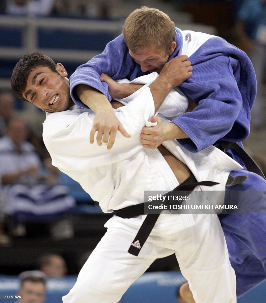 Ilias Iliadis of Greece (WHITE) attempts