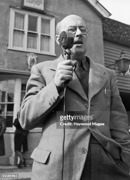 British journalist Tom Wintringham , the candidate for the Christian Socialist Commonwealth Party, campaigning during the Midlothian by-election, 6th...