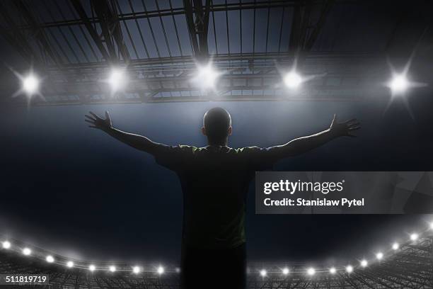 soccer player celebrating victory in stadium - fame stockfoto's en -beelden