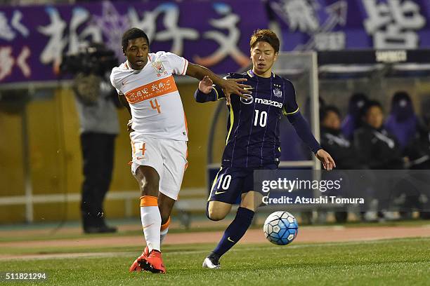 Jucilei da Silva of Shandong Luneng Taishan and Takuma Asano of Sanfrecce Hiroshima compete for the ball during the AFC Champions League Group F...