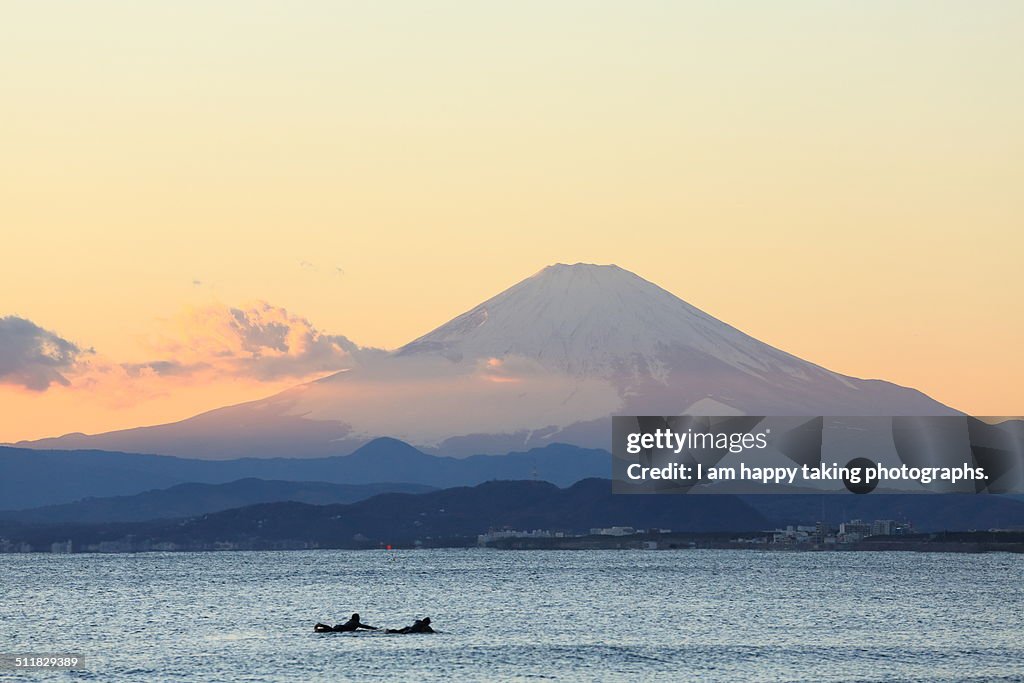 Surfers looking at Mt.Fuji.