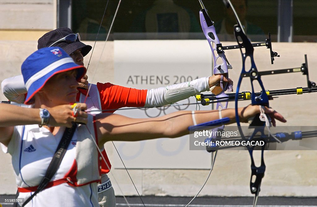 Alison Williamson of Great Britain (fron