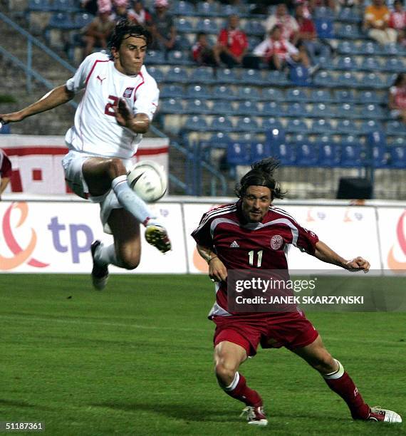 Poland's Dariusz Dudka fights for the ball with Denmark's Peter Madsen during their friendly match 18 August 2004 in Poznan. AFP PHOTO JANEK...