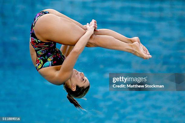 Juliana Veloso of Brazil competes in the semifinal of the women's 3m Springboard during the FINA Diving World Cup - Aquece Rio Test Event for the Rio...