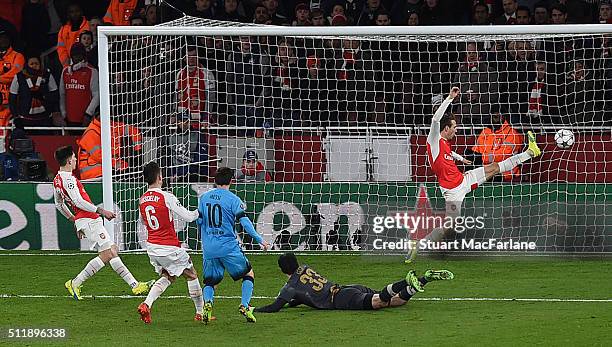 Lionel Messi shoots past Arsenal goalkeeper Petr Cech to score the 1st Arsenal goal during the UEFA Champions League Round of 16, 1st leg match...