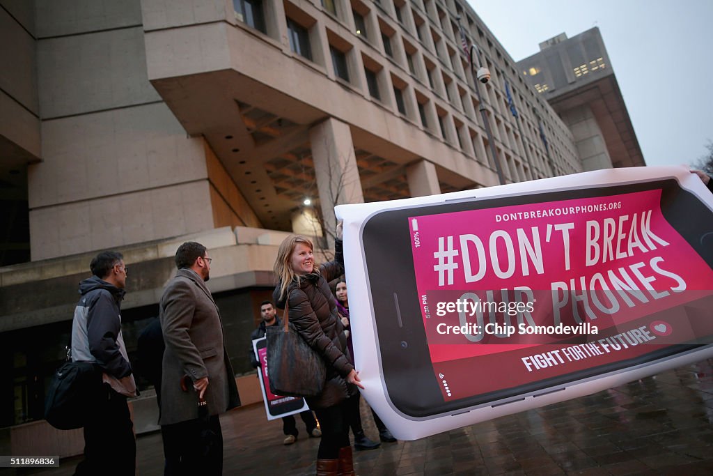 Apple Supporters Protest In Front Of FBI Headquarters In Washington DC