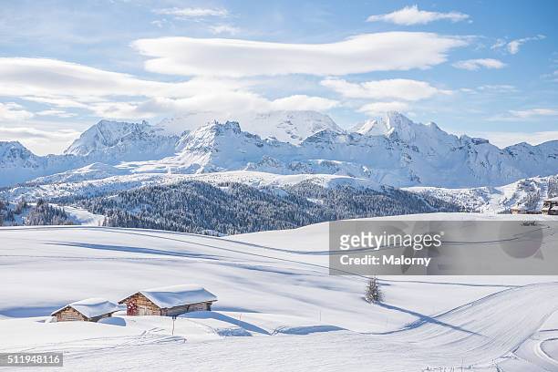 cabin retreat snowscape. get away ski weekend. dolomites - alpine lodge stock-fotos und bilder