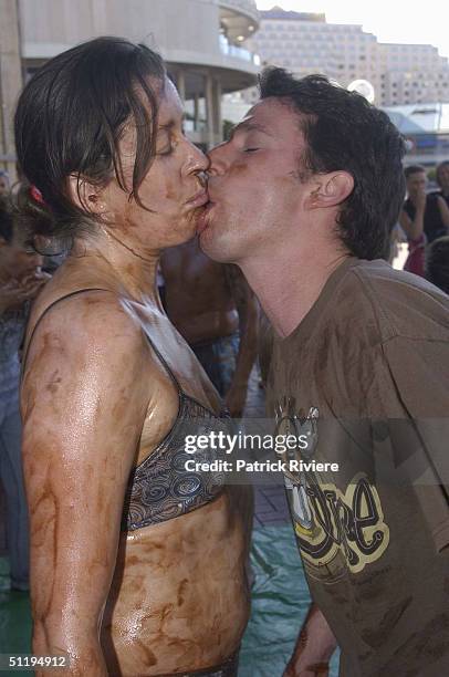 Australian Club Veg on Triple M radio organised a Magnum Chocolate licking contest in the heart of Sydney, the fastest tongue of the scrumdelicious...