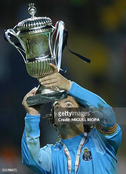 Porto goalkeeper and captain Vitor Baia shows the trophy after winning 1-0 against SL Benfica's the Supercup "Candido de Oliveira", at Municipal...