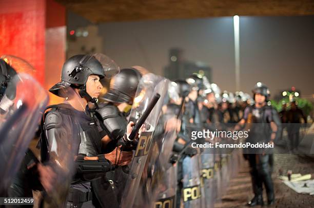 riot - police in riot gear stock pictures, royalty-free photos & images