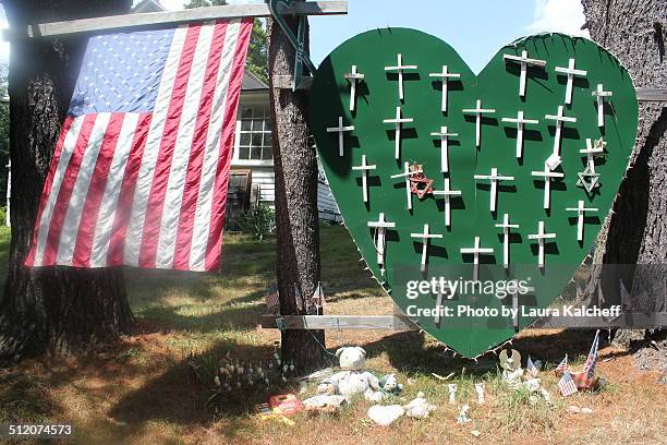 sandy hook elementary memorial - roadside memorial stock pictures, royalty-free photos & images