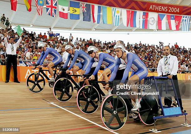 Steve Cummings, Paul Manning, Chris Newton, Bradley Wiggins of team Great Britain prepare to start before finishing second to win the silver medal in...