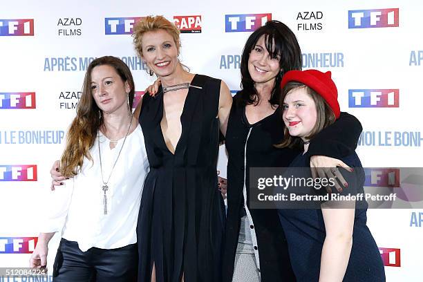 Actresses Alexandra Lamy, Zabou Breitman and Team of the movie attend the "Apres Moi Le Bonheur" Paris Photocall at Cinema Gaumont Marignan on...