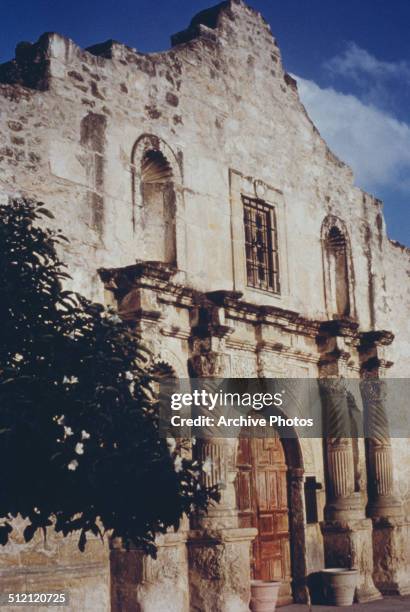 The entrance to the Alamo Mission in San Antonio, Texas, USA, circa 1960. It is the site of the 1836 Battle of the Alamo.