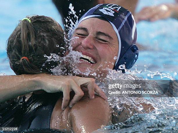 Italian water polo player Tania di Mario celebrates victory against the USA 24 August 2004 in their semi-final match of the 2004 Olympic Games at the...