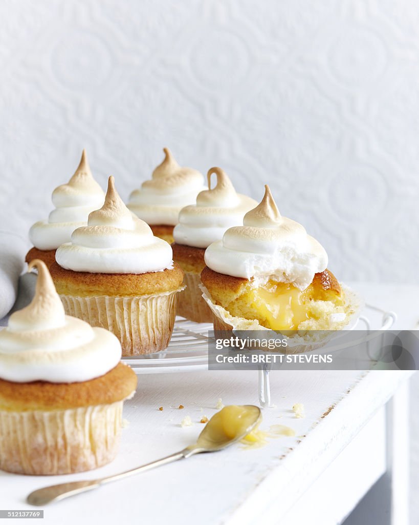 Lemon cupcake meringues