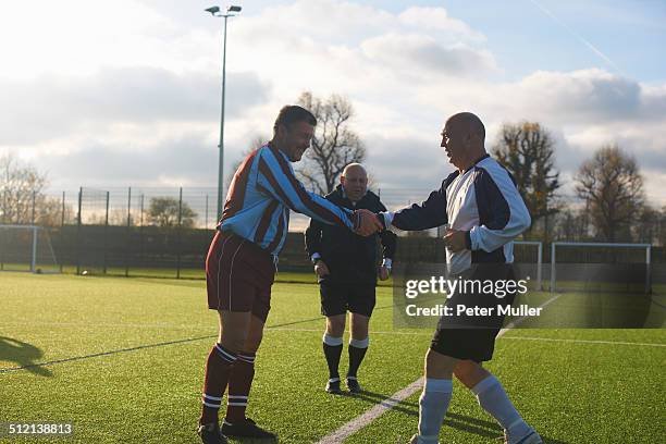 football players starting game - championship round three stock-fotos und bilder