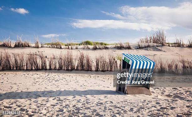 wicker beach chair - norderney imagens e fotografias de stock