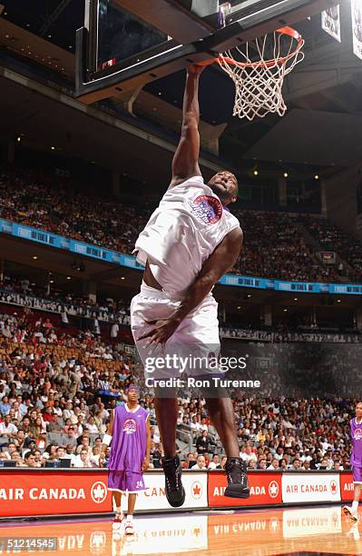 Robert Traylor of the New Orleans Hornets dunks during the Vince Carter All Star Charity Game at the Air Canada Centre in Toronto, Canada on July 30,...