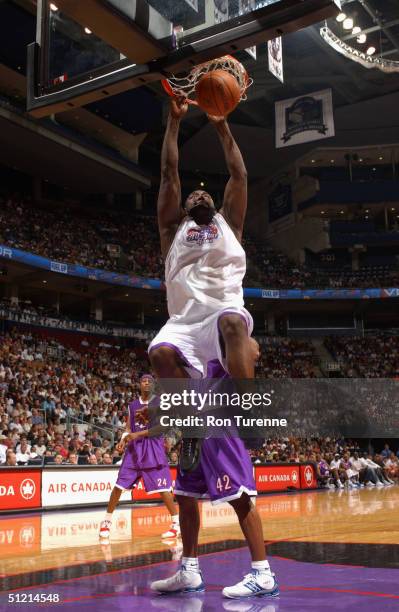 Robert Traylor of the Cleveland Cavaliers dunks during the Vince Carter All-Star Charity Game at the Air Canada Centre on July 30, 2004 in Toronto,...