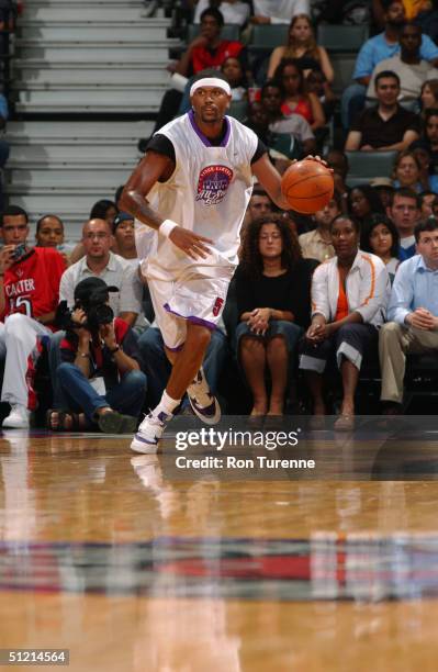 Jalen Rose of the Toronto Raptors controls the ball during the Vince Carter All-Star Charity Game at the Air Canada Centre on July 30, 2004 in...
