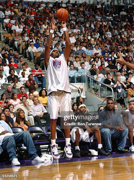Jalen Rose of the Toronto Raptors shoots the ball during the Vince Carter All-Star Charity Game at the Air Canada Centre on July 30, 2004 in Toronto,...