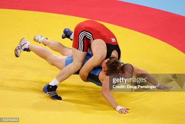 Georgiy Tsurtsumia of Kazakhstan defeats Rulon Gardner of the USA during the men's Greco-Roman wrestling 120 kg semifinal round on August 25, 2004...