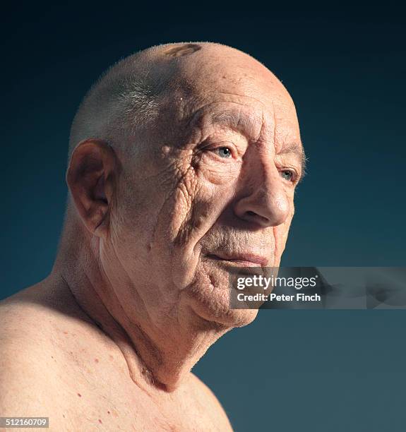 elderly man's portrait showing wrinckles - guy with scar stock pictures, royalty-free photos & images