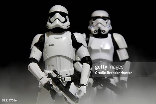 infestata da truppe d'assalto passato - stormtrooper star wars foto e immagini stock