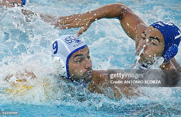 Serbian Aleksandar Ciric vies with Gabriel Hernandez from Spain during their waterpolo quater-final match at the Olympic aquatic center at the 2004...