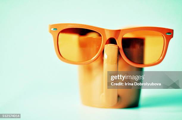 orange mug and orange glasses, decorations for kings day, the netherlands - kings day celebration in amsterdam stock-fotos und bilder