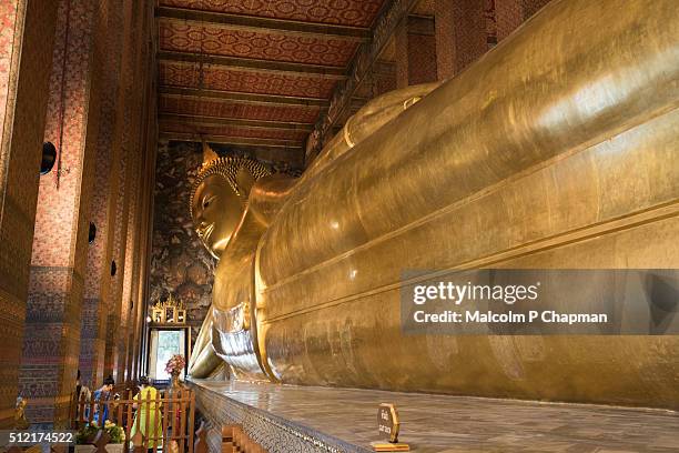 reclining buddha, wat pho, bangkok, thailand - wat pho - fotografias e filmes do acervo