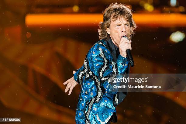 Mick Jagger of the band Rolling Stones performs live on stage at Morumbi Stadium on February 24, 2016 in Sao Paulo, Brazil.