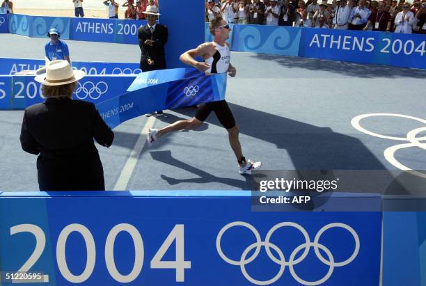 New Zealand's Hamish Carter cuts the finish line at the end of the men's triathlon at the 2004 Olympic Games, in Athens 26 August 2004. Hamish Carter...