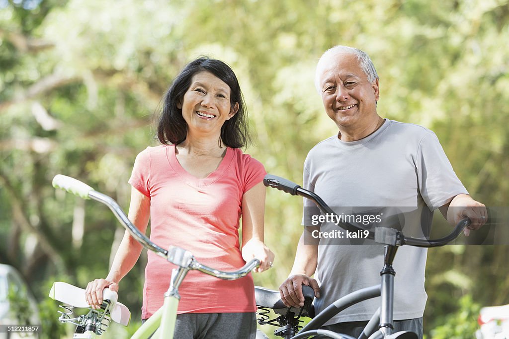 Coppia biciclette equitazione asiatica