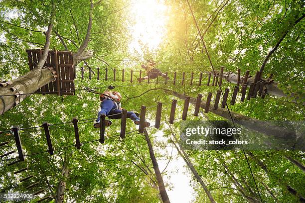 disfrute de una aventura juntos - rope fotografías e imágenes de stock